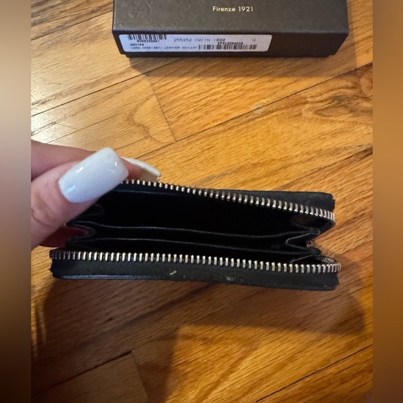 Gucci Card Wallet - Like New - Picture 3 of 8